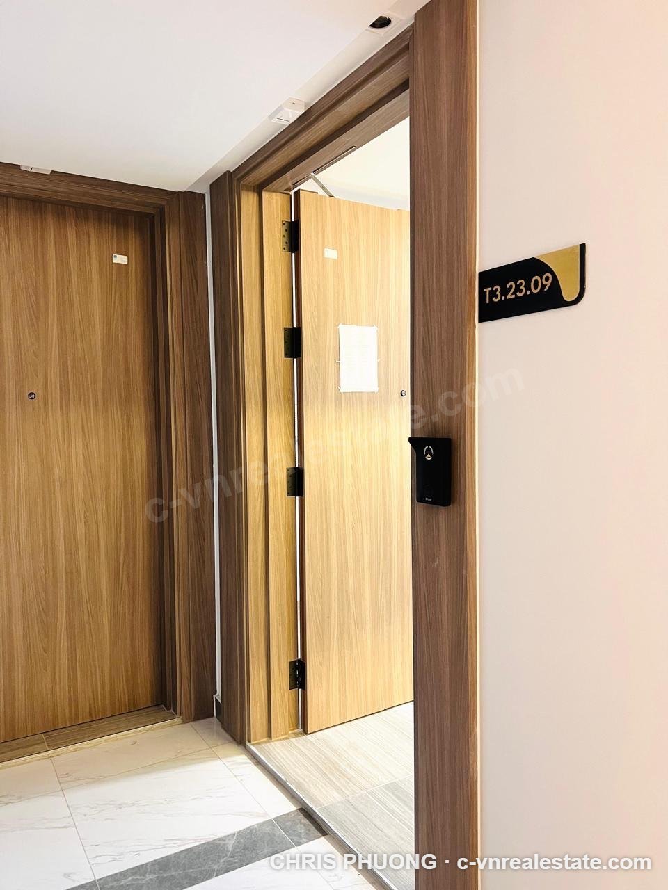 Cửa chính căn Studio Soho Heritage West Lake 667 Lạc Long Quân