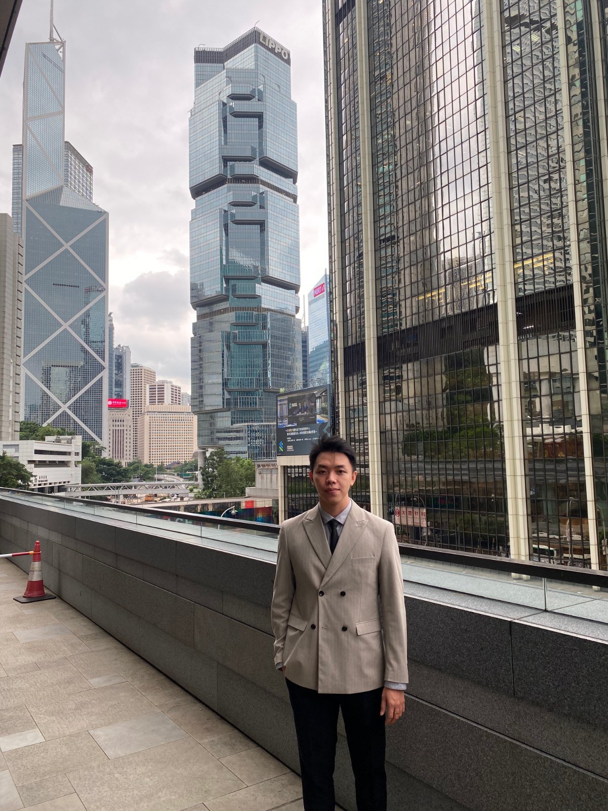Chris Phương tại khu tài chính Hồng Kông, 2026